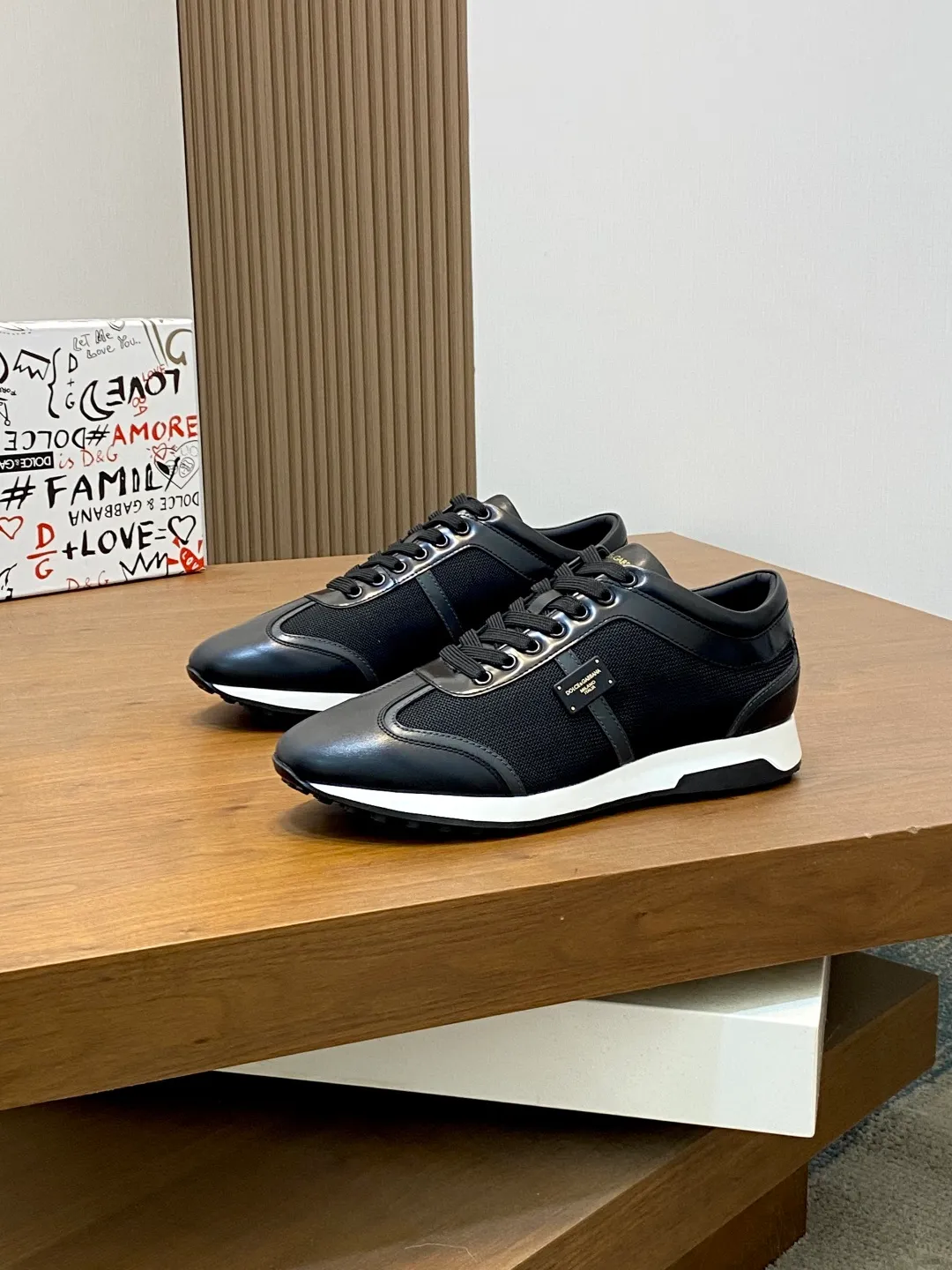 Men's Men's Shoes💰840••Classic••Dolce&Gabbana••DG✔️High-end men's sports•casual shoes. Original goods from top counters. Original imported cowhide, multi-material splicing design ➕Imported cowhide lining, cowhide feet ➕Original TPR elastic outsole.  Size: 39-44 (38, 45 customized)